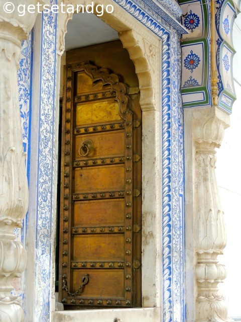 Entrance to the temple, Choolgiriji, Khaniyaji